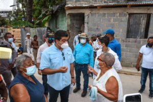 Director de la CAASD verifica avances de trabajos de saneamiento de cañada en Gualey