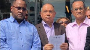 Presidente pensiona nueve sindicalistas con RD$75,000