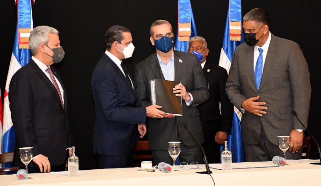 Para reforma policial plantean revisión de régimen salarial y “especialismos”