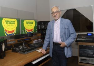 El músico Jochy Sánchez, con quien Johnny Ventura se reuniría esta tarde en Santiago.