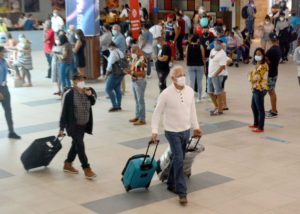 Flujo de pasajeros en aeropuertos se ha recuperado en un 76% en junio