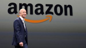 Jeff Bezos, el hombre más rico del mundo, entrega hoy la dirección general de Amazon