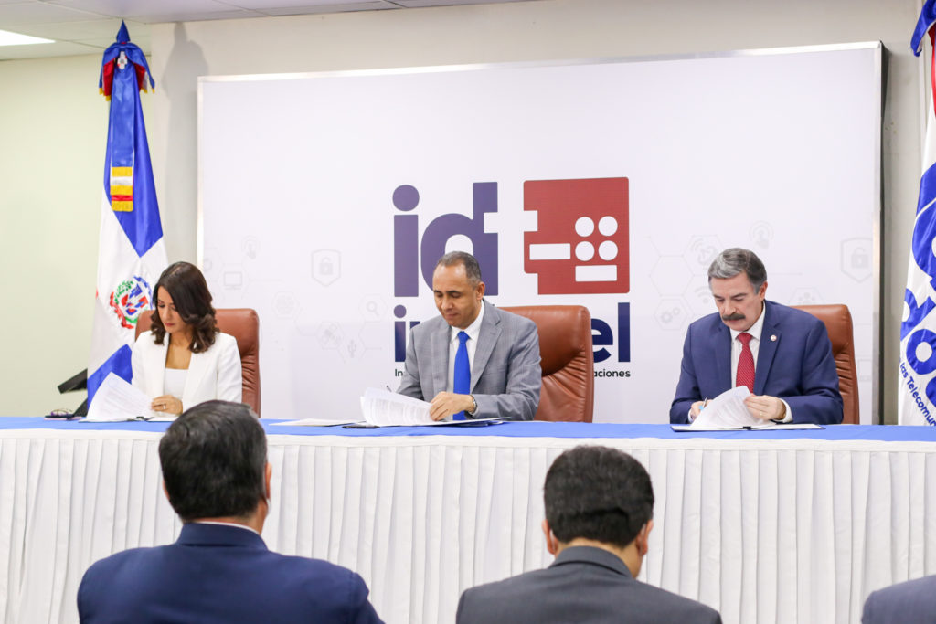 Claro decide renovar y extender concesión para operar en RD hasta el 2041