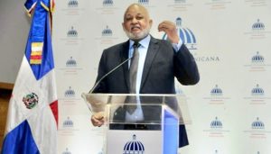 Educación distribuirá miles de Biblias y libros clásicos en las escuelas