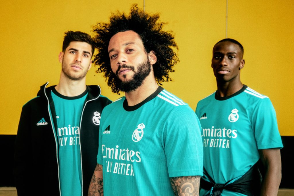 Adidas y el Real Madrid presentan nuevo uniforme para la temporada de fútbol 2021-2022