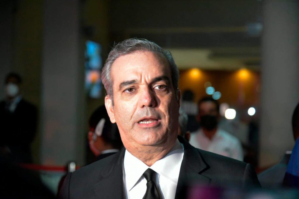 El presidente Abinader sobre Reinaldo al asistir a su velatorio