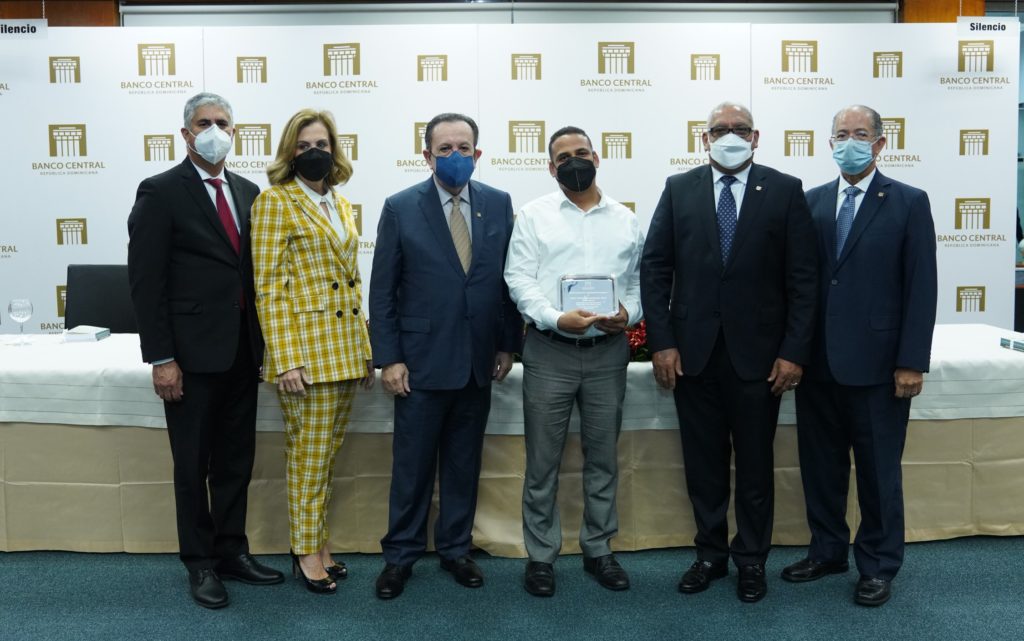 Banco Central entrega los premios del Concurso Anual de Economía Biblioteca Juan Pablo Duarte 2021
