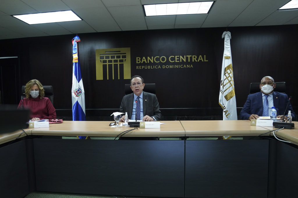 Gobernador Valdez Albizu informó que la economía dominicana se expandió en 13.1 % en noviembre 2021