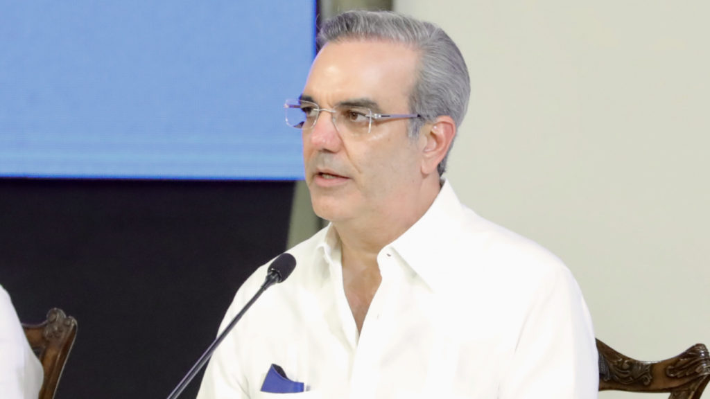 Gobierno reembolsará impuesto de 10 dólares a dominicanos en el exterior