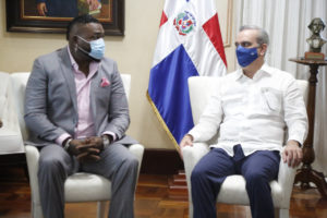 presidente abinader recibe a David Ortiz