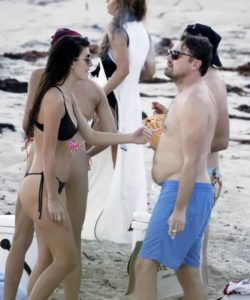 Filtran fotos de Leonardo DiCaprio en la playa con su novia de 24 años