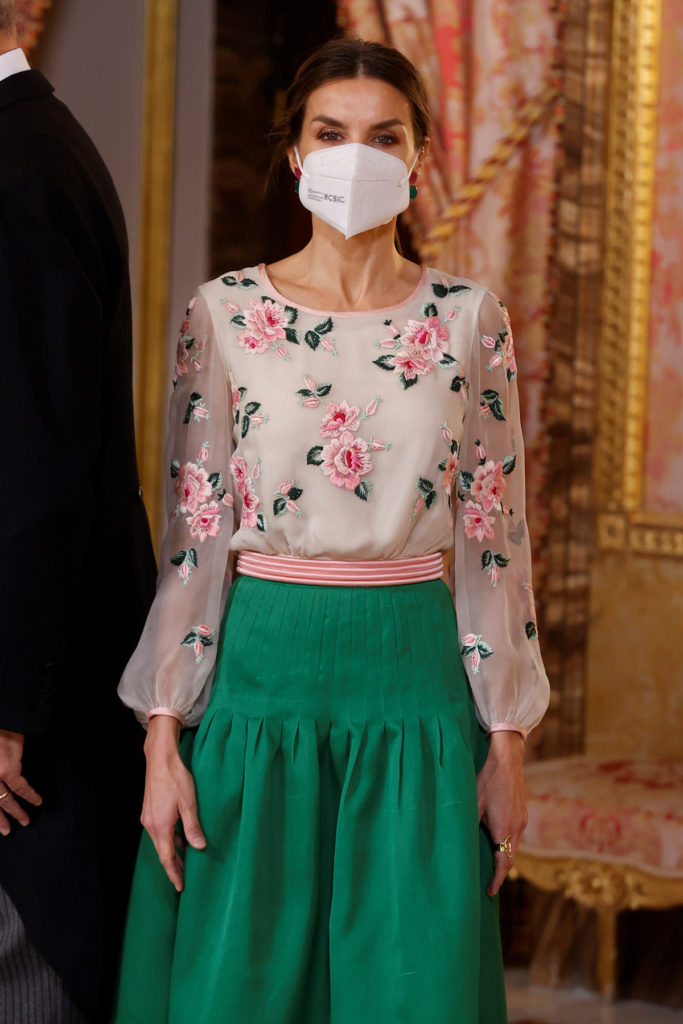 La reina Letizia vuelve a crear un look sacado directamente del armario de su suegra