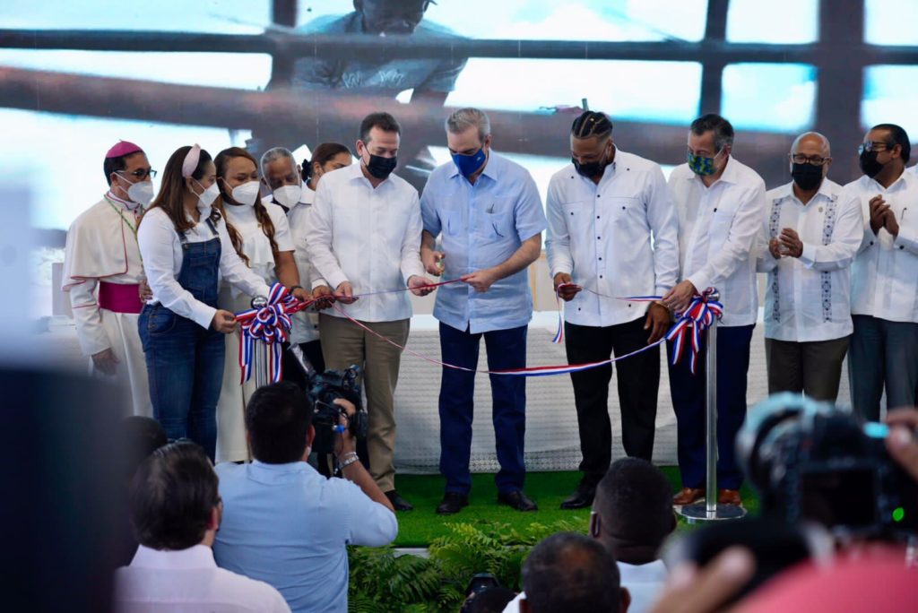 Presidente Abinader inaugura empresa planta de reciclaje de Robinson Canó