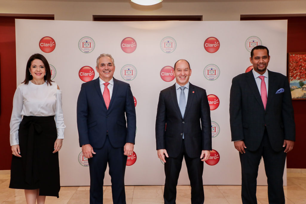 AINEP y Claro firman alianza para promover plataforma educativa PruébaT