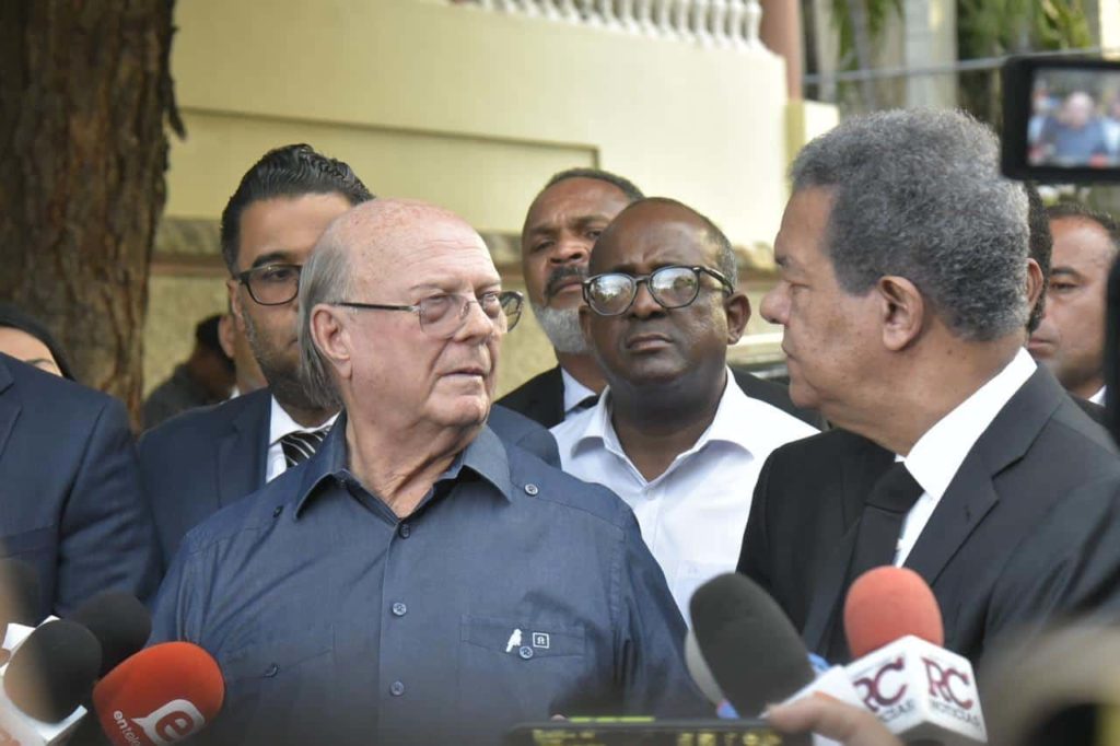 Leonel acude a casa de Hipólito a darle condolencias, eldigital.com.do