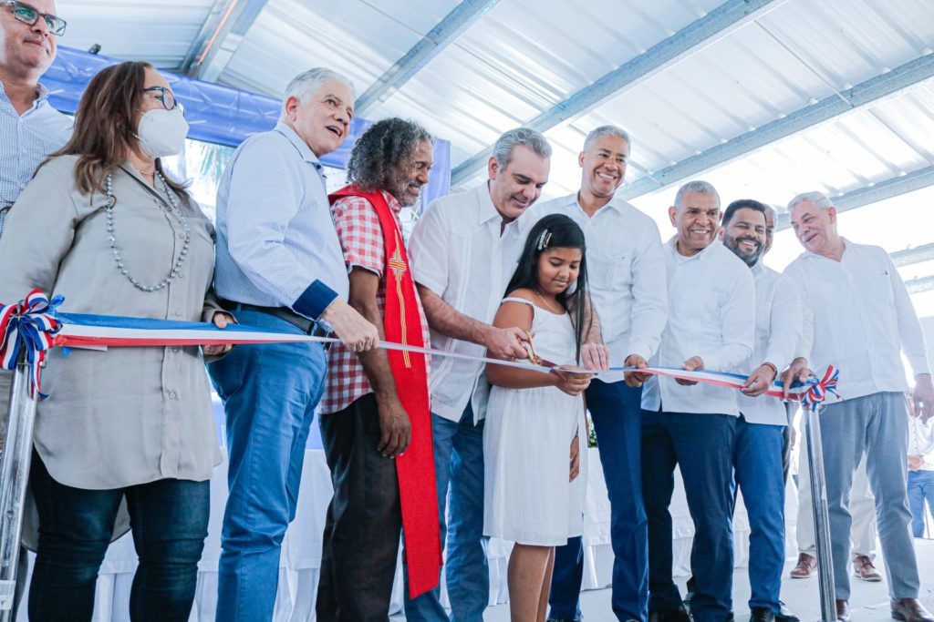 Presidente Abinader inaugura rehabilitación eléctrica en Jacagua, Santiago