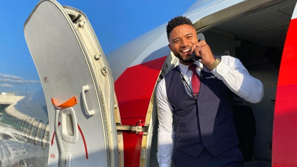 José Ramos, el asistente de vuelo quisqueyano que promociona la música dominicana desde el aire, eldigital.com.do