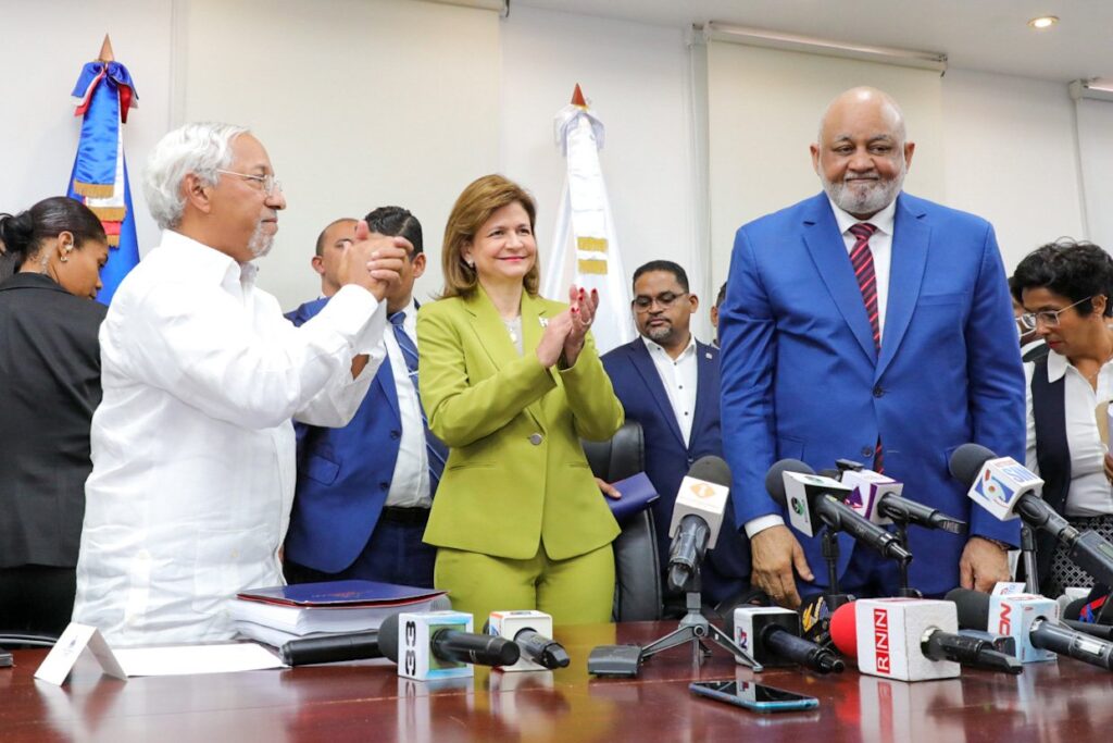 La vicepresidenta juramentó al nuevo ministro de Educación, eldigital.com.do