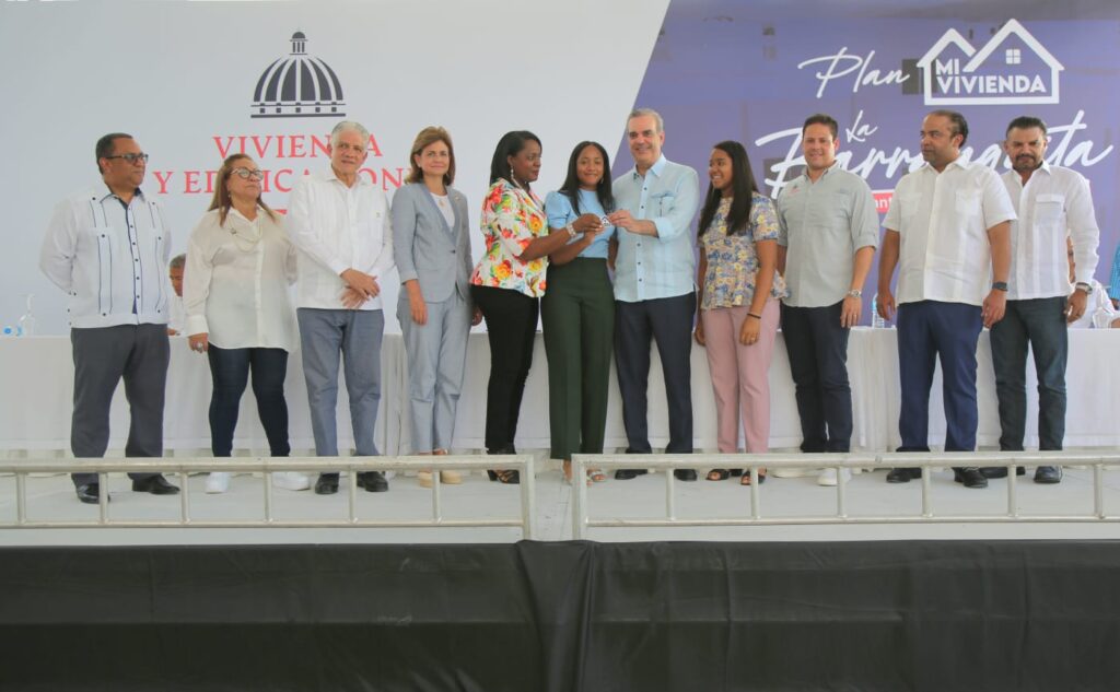 Abinader entrega 50 apartamentos del plan "Mi Vivienda” en La Barranquita, Santiago, eldigital.com.do
