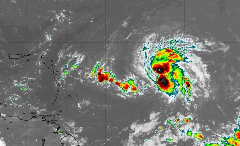 Fiona toma fuerza; podría convertirse en huracán tras paso por RD
