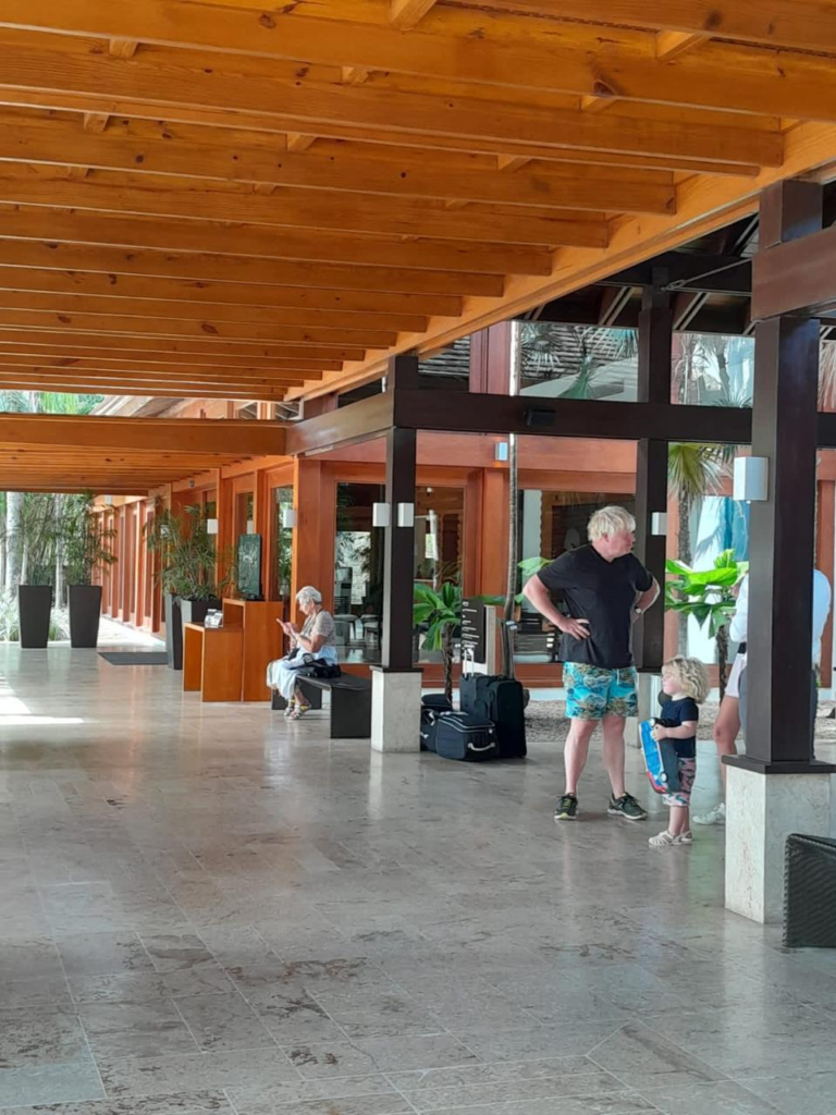 Miren al exprimer ministro británico, Boris Johnson, de vacaciones en Casa de Campo , eldigital.com.do