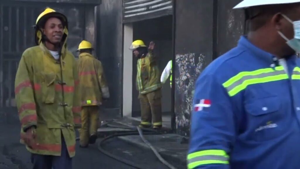Bomberos del DN controlan incendio subestación de Edeeste en Gascue, eldigital.com.do