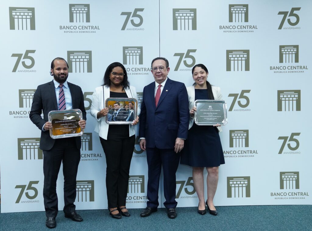 BCRD entrega los premios del Concurso Anual de Economía Biblioteca ‘Juan Pablo Duarte’ 2022, eldigital.com.do