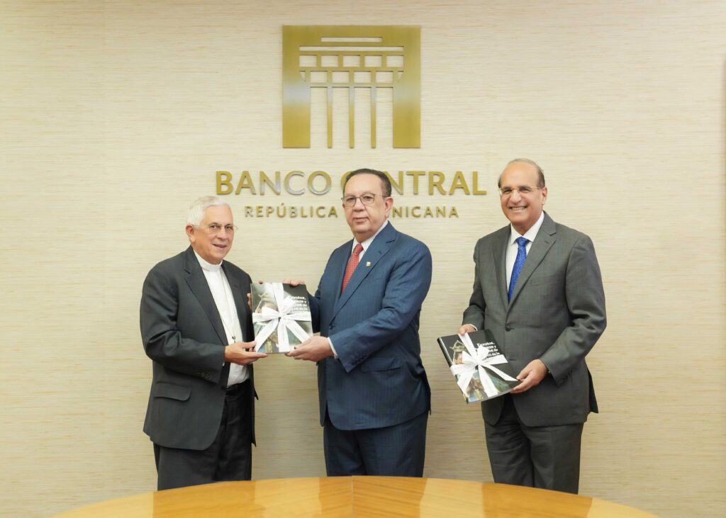 BCRD realiza un donativo a la Conferencia del Episcopado Dominicano, eldigital.com.do