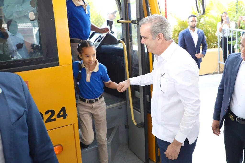 Gobierno inicia plan de transporte escolar gratis, promete impactar 2 millones de estudiantes, eldigital.com.do