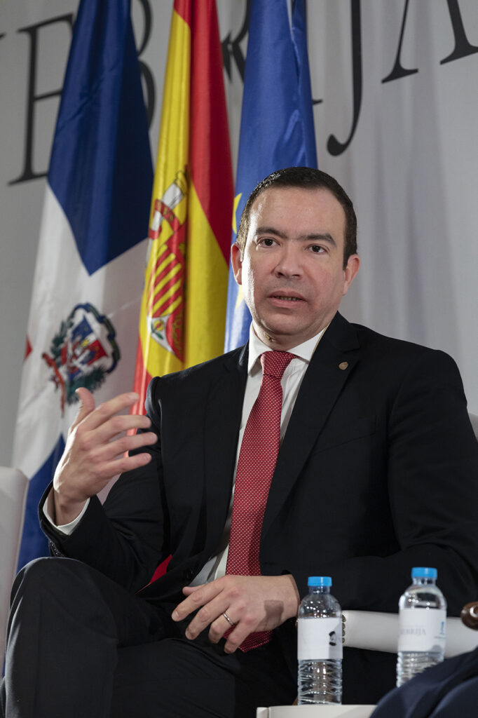 BHD participa en foro sobre turismo e inversión, eldigital.com.do