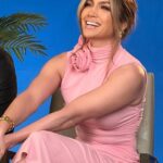 Modo Barbie: Jennifer López detona la red al posar con este vestido tubo en la promoción de su película, eldigital.com.do