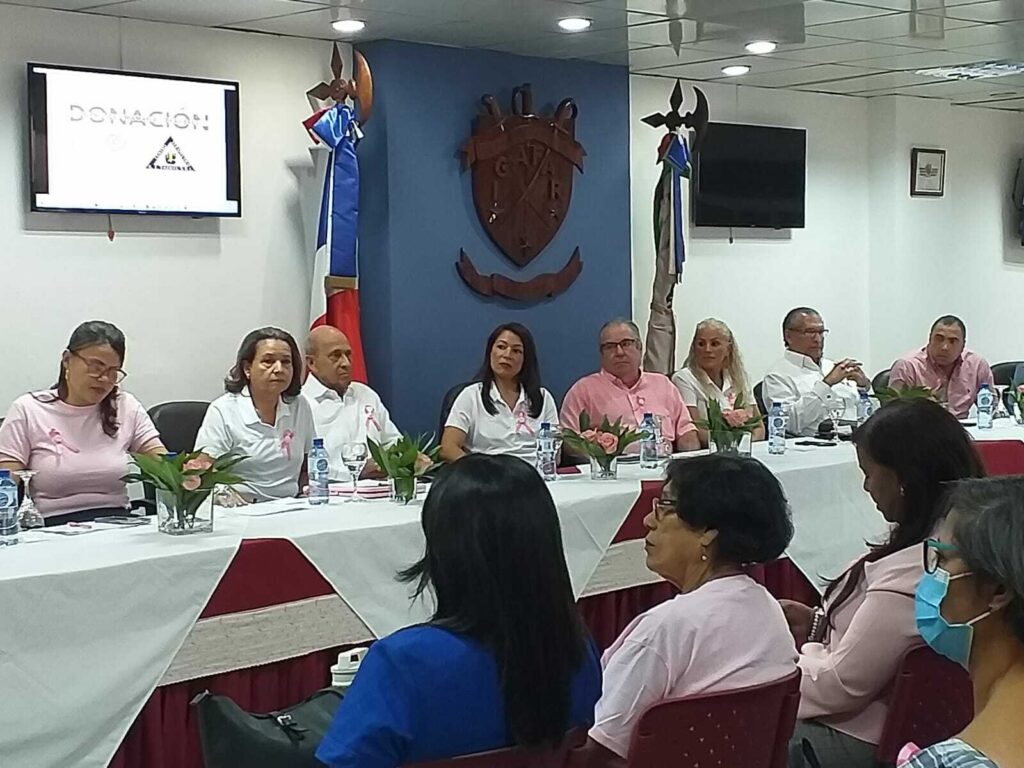 Donan prótesis mamarias y brasieres a mujeres operadas de seno, eldigital.com.do