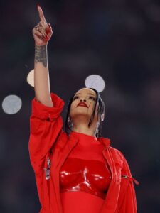 No le pagaron pero Rihanna factura en el Super Bowl con un simple retoque, eldigital.com.do