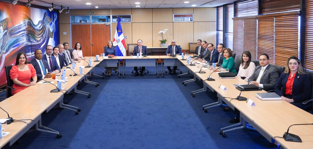 Gobernador Valdez Albizu se reúne con la nueva directiva de ADOEXPO, eldigital.com.do