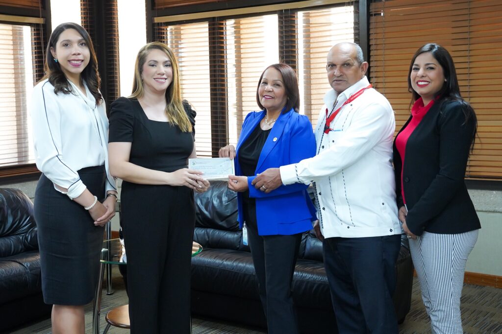 Voluntariado Bancentraliano entrega aporte anual de RD$ 450,000 a la Cruz Roja Dominicana, eldigital.com.do