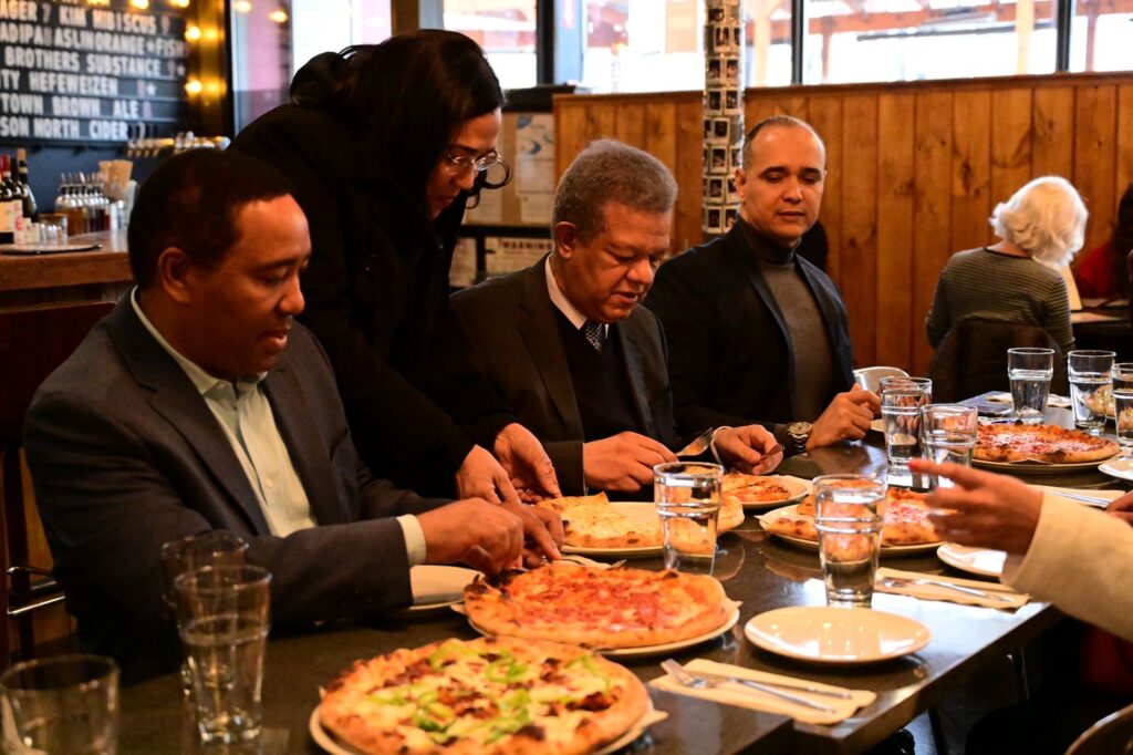 FotoTwitter: Pizza, la comida preferida de Leonel Fernández, eldigital.com.do