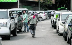 Qué plan tienen las autoridades para sacar de las calles a los parqueadores y limpiavidrios, eldigital.com.do