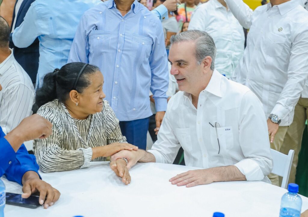 El presidente felicita a su esposa, a su madre y a todas las madres dominicanas, eldigital.com.do