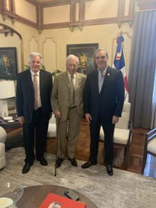 El Presidente ⁦ @luisabinader ⁩ ha anunciado la concesión de la nacionalidad dominicana a mi padre tras la muy cordial reunión de esta mañana en el Palacio Nacional. Muchas gracias a él y su esposa Raquel por la extraordinaria hospitalidad., eldigital.com.do