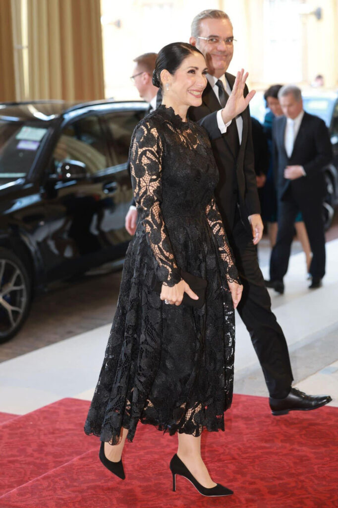 Vestido lució hoy Raquel Arbaje en recepción reyes de Inglaterra es un Oscar de la Renta de más de RD$300 mil, eldigital.com.do