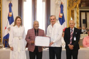 Presidente distingue con la Medalla Presidencial al Mérito Civil a ocho músicos típico, eldigital.com.do