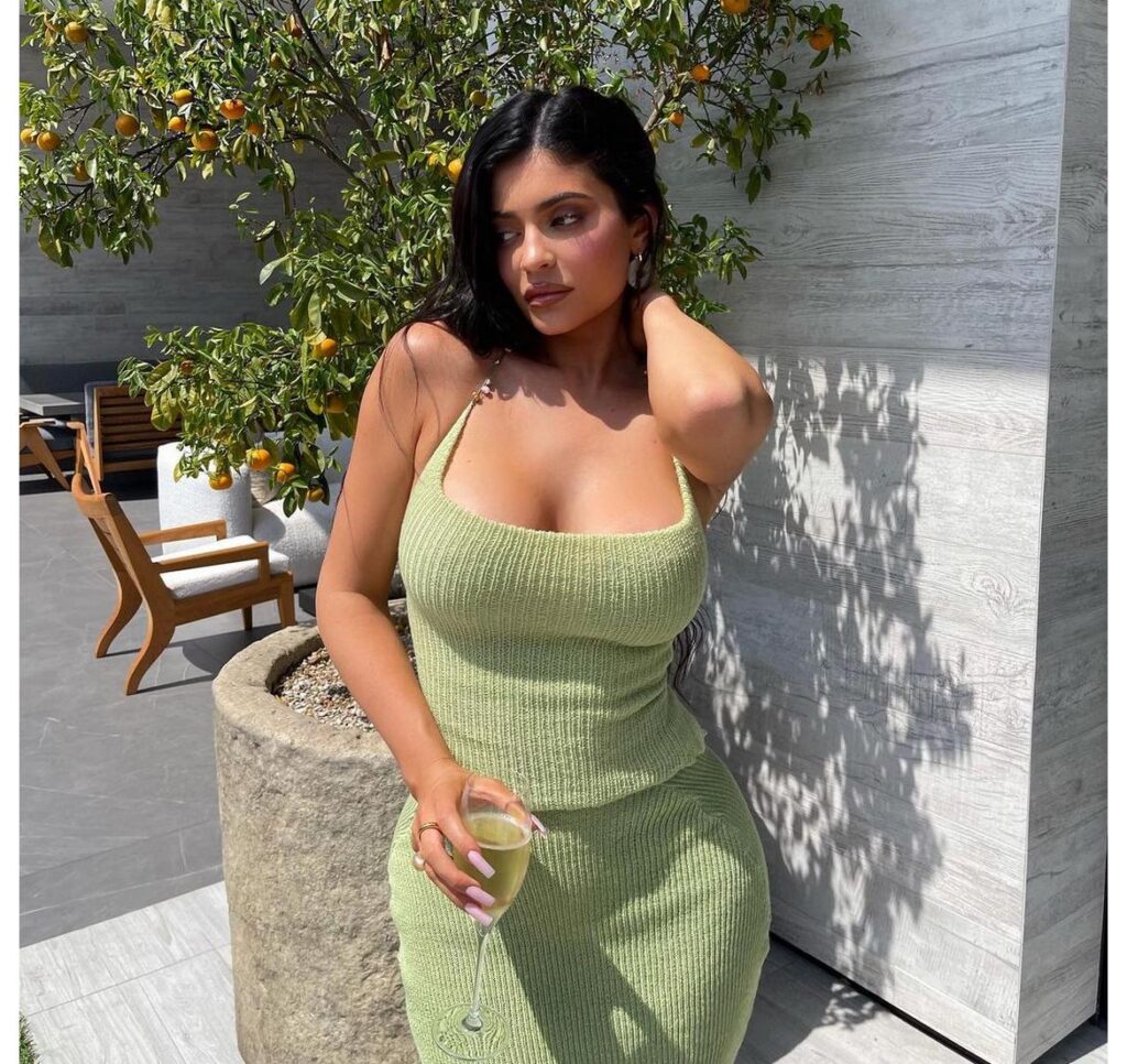 Kylie Jenner arrepentida de su aumento de pecho, eldigital.com.do