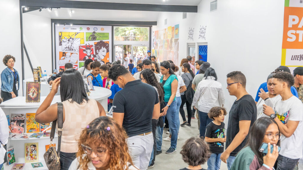 Más de 32 mil personas visitaron la Feria del Libro en su primer fin de semana Más de 32 mil personas visitaron la Feria del Libro en su primer fin de semana , eldigital.com.do