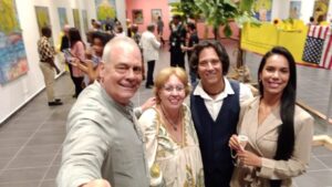 Inauguración de Los Ángeles de plátanos de Raphael Díaz en el Centro Perelló.