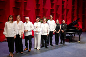 E. León Jimenes dona un nuevo piano al Teatro Nacional, eldigital.com.do