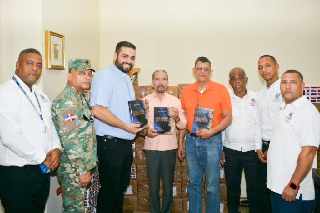 Efemérides Patrias dona cientos de libros al arzobispado de Santo Domingo, eldigital.com.do