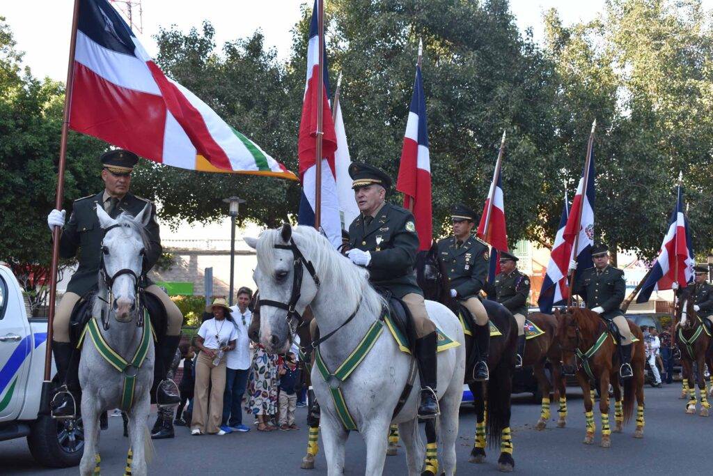 Cientos disfrutan de exhibición y cabalgata duartiana en Zona Colonial, eldigital.com.do