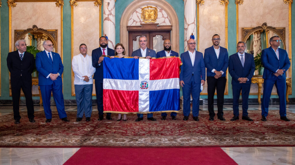 Presidente Abinader entrega bandera dominicana para la Serie del Caribe 2024 , eldigital.com.do
