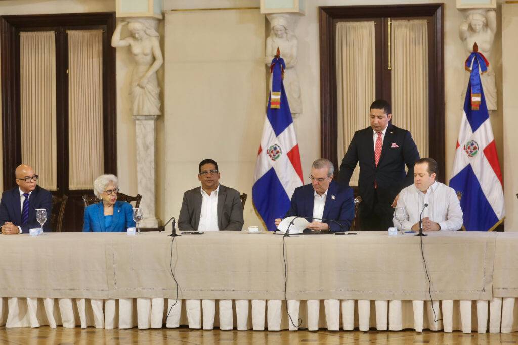 Presidente Abinader promulga Decreto 1-24 que regula la publicidad oficial, eldigital.com.do