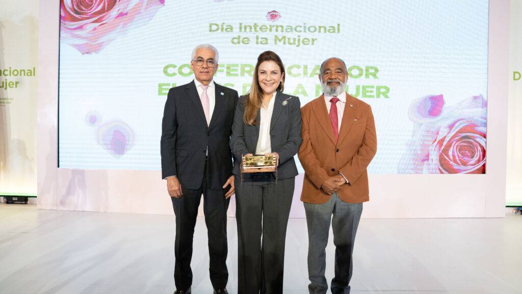 ETED impulsa la participación de la mujer en posiciones de poder; alcaldesa Carolina Mejía ofrece conferencia en acto a la mujer. elDigital.com.do